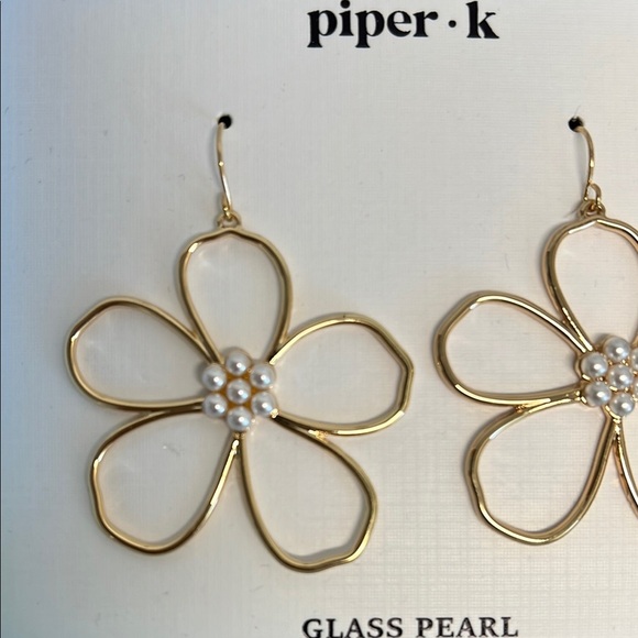 Piper K Daisy 🌼 Earrings with Pearls - Picture 5 of 5